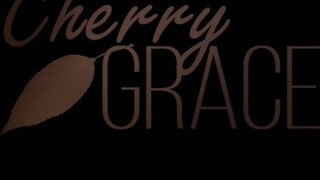Cherry Grace a formás pinás csajszi