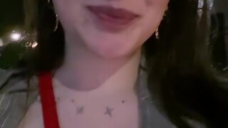 Alyx Star az uber autóban maszturbál