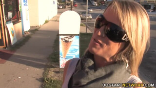 Jessie Fontana a dögös világos szőke milf