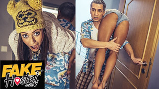 Fake Hostel Porn - Cassie Del Isla a szexy turista kiscsaj