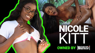 Mofos - Nicole Kitt a gyönyörű méretes csöcsű barna lány