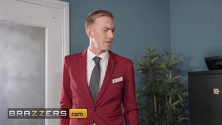 BRAZZERS - Clea Gaultier popsijába méretes faszok is beférnek