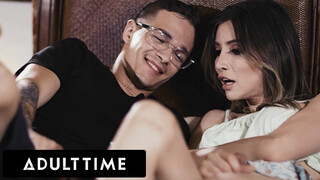 ADULT TIME - Gyönyörű transzi szobatárs