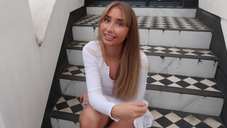 Lily Phillips a szomszéd manussal dug